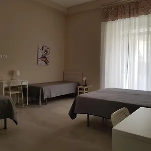 فندق مبيت وإفطار La Sapienza, نابولي